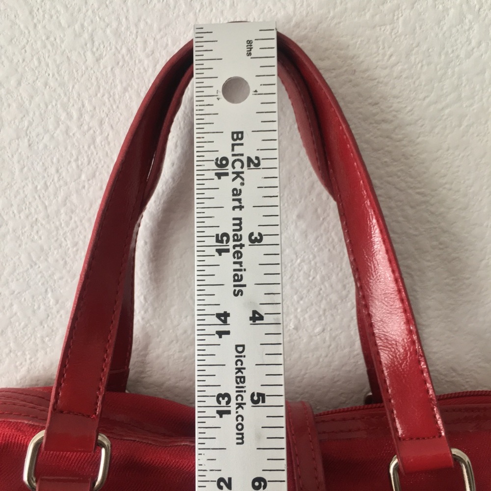 Mini Heart Barrel Bag - Picture 2 of 10